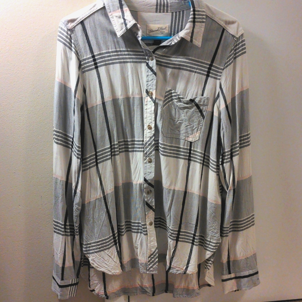 Universal Thread Checkered Long Sleeve Button Down Blouse in Medium EUC